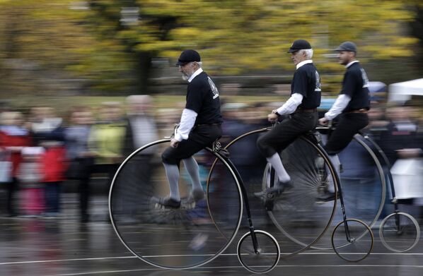Традиционная гонка на старинных велосипедах в Чехии - Sputnik Кыргызстан