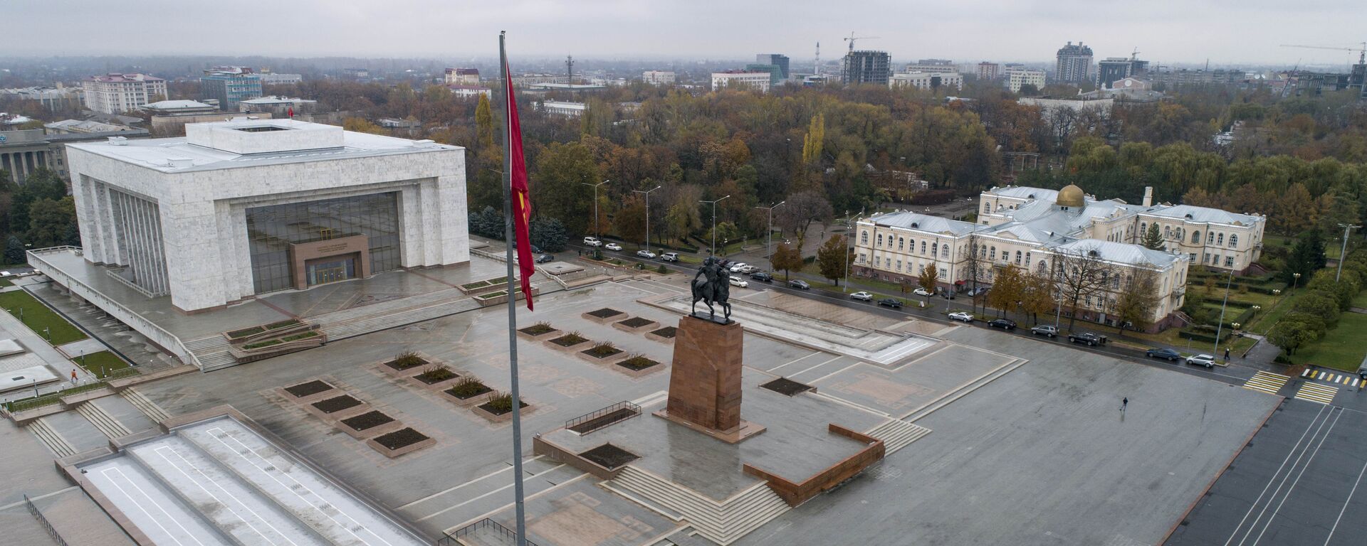 Флагшток на площади Ала-Тоо. Архивное фото - Sputnik Кыргызстан, 1920, 26.03.2021