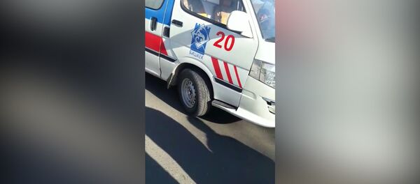 Бишкекте Тез жардам кызматы эки унаа менен кагышты. Кырсыктан кийинки видео - Sputnik Кыргызстан