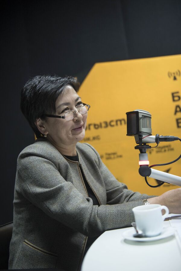 Министр образования КР Гульмира Кудайбердиева - Sputnik Кыргызстан