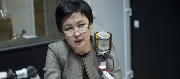 Министр образования и науки Кыргызстана Гульмира Кудайбердиева во время интервью Министр образования и науки Кыргызстана Гульмира Кудайбердиева во время интервью - Sputnik Кыргызстан