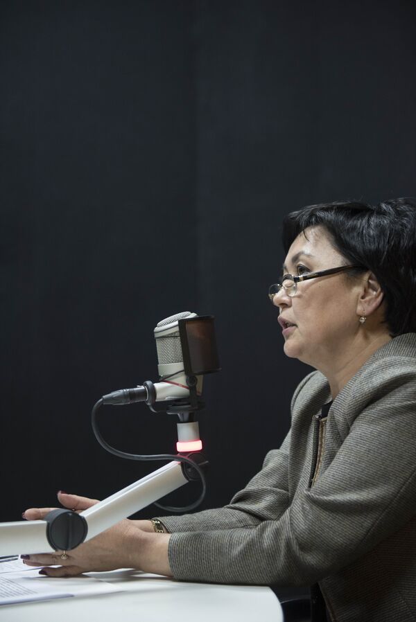 Министр образования КР Гульмира Кудайбердиева - Sputnik Кыргызстан