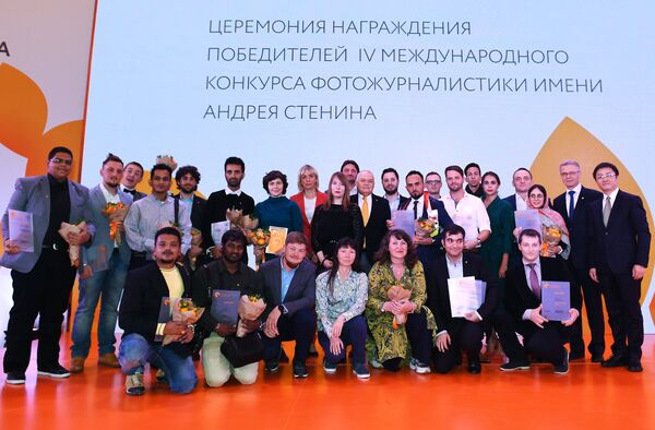 Открытие выставки победителей IV международного конкурса имени А. Стенина - Sputnik Кыргызстан