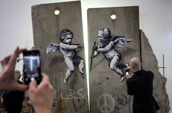 Выставка уличного художника Бэнкси в Лондоне - Sputnik Кыргызстан