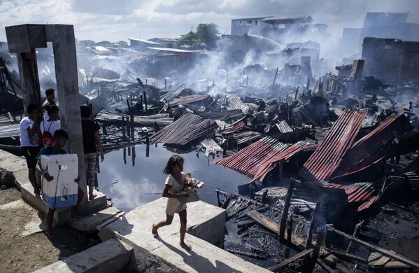 Пожар в трущобах в Навотасе на Филиппинах - Sputnik Кыргызстан
