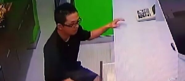 Турист нелепо оконфузился, пытаясь совершить ограбление в Таиланде. Видео Турист нелепо оконфузился, пытаясь совершить ограбление в Таиланде. Видео - Sputnik Кыргызстан