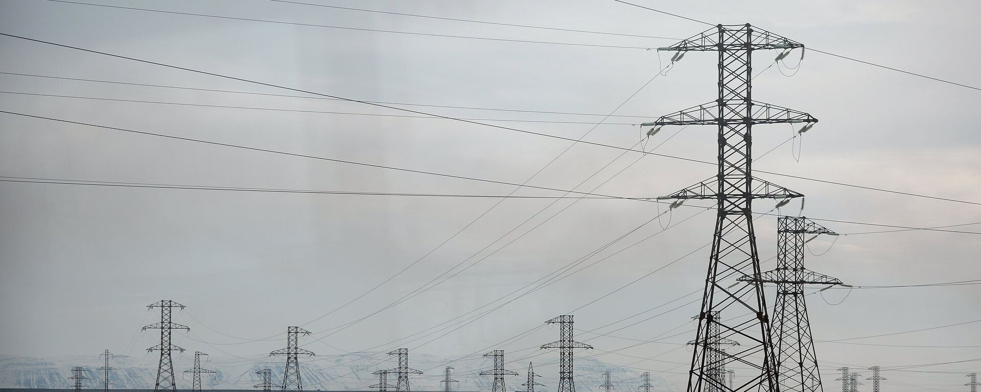 Линии электропередач. Архивное фото - Sputnik Кыргызстан, 1920, 18.09.2025