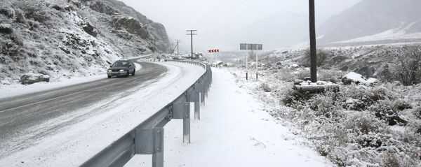 Автоунаа жолдо бараткан учурда. Архив - Sputnik Кыргызстан