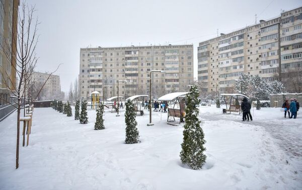 Бишкектеги 12-кичирайондо жаңы сквердин ачылышы болуп өттү. - Sputnik Кыргызстан