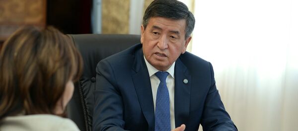 Президент КР Сооронбай Жээнбеков встретился с директором общественного фонда Лига защитников прав ребенка, заместителем председателя экспертной рабочей группы по реформированию системы детских домов и учреждений интернатного типа Назгуль Турдубековой - Sputnik Кыргызстан