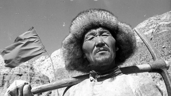 У детей руки были в крови — как строили самые важные дороги Кыргызстана - Sputnik Кыргызстан