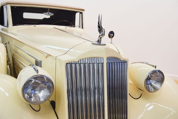 Решетка радиатора Packard V12 Sedan 1937 года выпуска - Sputnik Кыргызстан