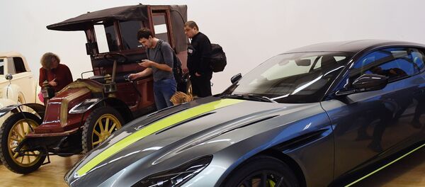 Спортивное купе Aston Martin DB11 на выставке Редкие автомобили в ЦДХ - Sputnik Кыргызстан