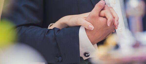 Молодожены на свадьбе. Архивное фото - Sputnik Кыргызстан