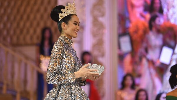 В Бишкеке прошел финал официального конкурса красоты Мисс Кыргызстан — 2018 - Sputnik Кыргызстан