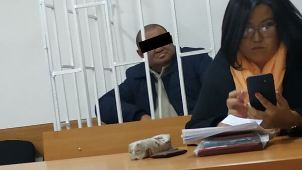 Врач, после укола которого скончалась школьница в зале суда Свердловского района Бишкека - Sputnik Кыргызстан