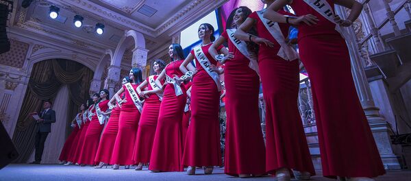 Как выбирали самую красивую девушку Кыргызстана — видео с конкурса - Sputnik Кыргызстан