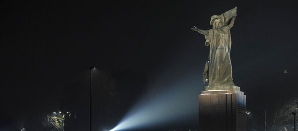 Памятник Борцам революции в Бишкеке Памятник Борцам революции в Бишкеке - Sputnik Кыргызстан