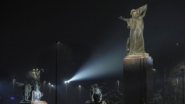 Памятник Борцам революции в Бишкеке - Sputnik Кыргызстан