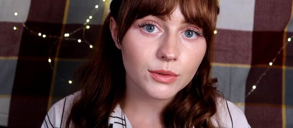 Девушка заработала $80 тыс с помощью шепота — помогает расслабиться. Видео - Sputnik Кыргызстан