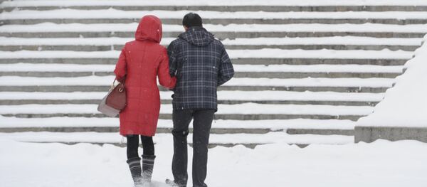 Пара на улице Екатеринбурга - Sputnik Кыргызстан