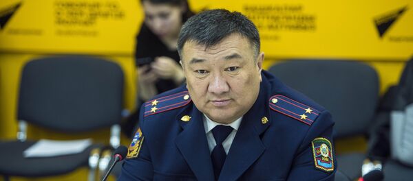 Заместитель начальника Главного управления по обеспечению безопасности дорожного движения Нур Сатыбалдиев в мультимедийном пресс-центре Sputnik Кыргызстан в рамках круглого стола - Sputnik Кыргызстан