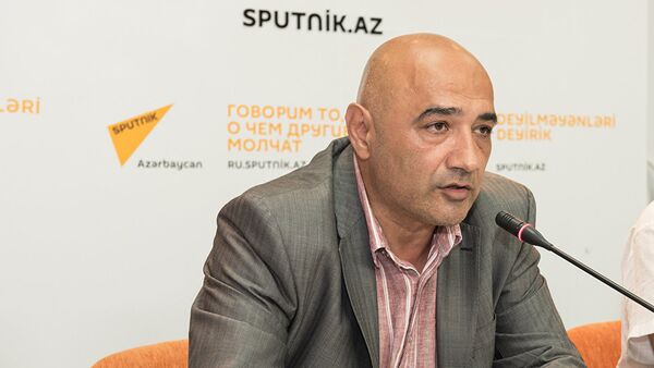 Азербайджанский политолог Тофиг Аббасов. Архивное фото - Sputnik Кыргызстан