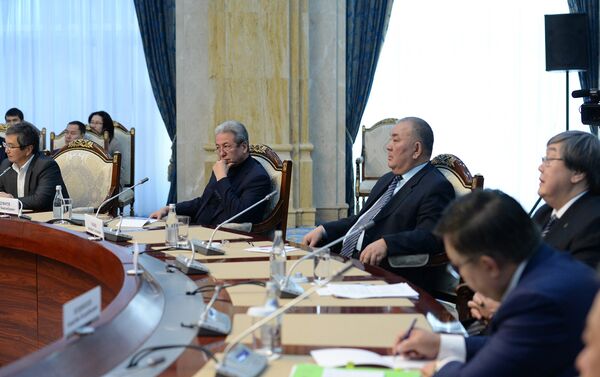 По словам главы государства, он собрал всех, чтобы на одной площадке обсудить вопросы развития страны - Sputnik Кыргызстан