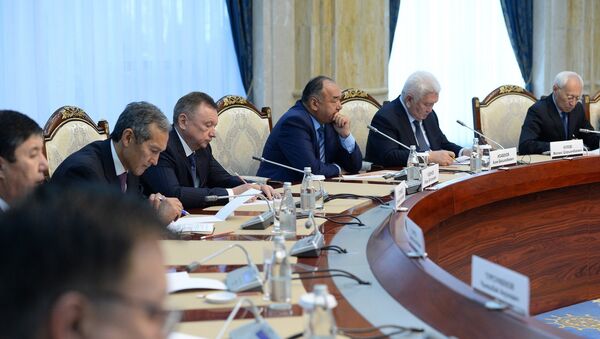 Экс-премьер-министры КР на встрече с президентом Кыргызстана Сооронбаем Жээнбековым - Sputnik Кыргызстан