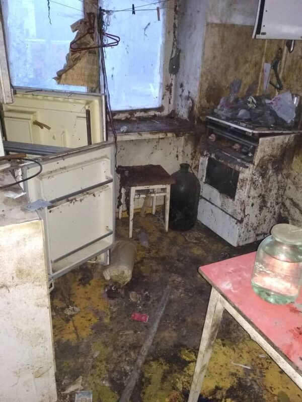 Из квартиры бишкекчанки в восьмом микрорайоне столицы вывезли 10 самосвалов мусора - Sputnik Кыргызстан