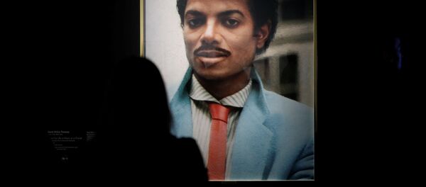 Работа художника Хэнка Уиллиса Томаса на выставке «Майкл Джексон: On the wall» в Париже - Sputnik Кыргызстан