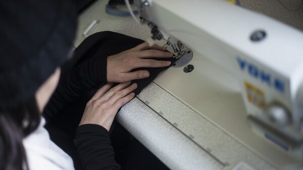 Швейный цех, где трудятся женщины, страдающие онкологическими заболеваниями - Sputnik Кыргызстан