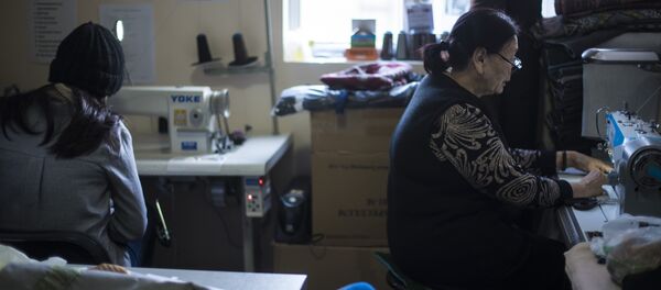 Тигүү цехинин кызматкерлери. Архив - Sputnik Кыргызстан