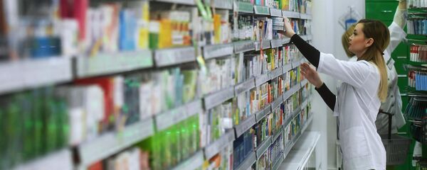 Фармацевт в аптеке. Архивное фото - Sputnik Кыргызстан