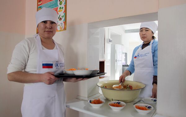В Нарынской области в 62 школах введено горячее питание для учеников младших классов - Sputnik Кыргызстан