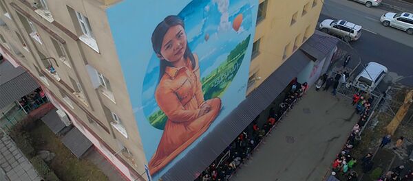 Сүрөтү калды тартылып... Жатакананын дубалындагы Бурулайдын элеси. Видео - Sputnik Кыргызстан