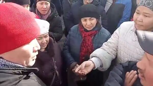 3 млн. сом насыяны кантип төлөйм?! Ош базарындагы сатуучулардын арыз-муңу - Sputnik Кыргызстан