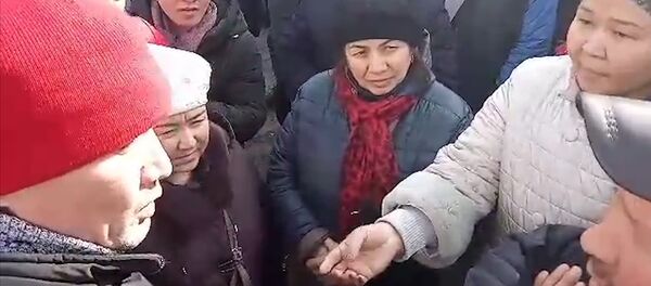 3 млн. сом насыяны кантип төлөйм?! Ош базарындагы сатуучулардын арыз-муңу - Sputnik Кыргызстан