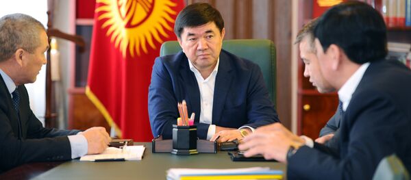 Премьер-министр Мухаммедкалый Абылгазиев во время совещания. Архивное фото - Sputnik Кыргызстан