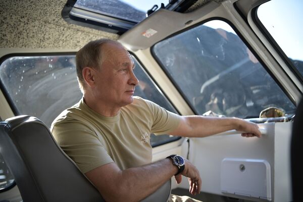 Президент РФ Владимир Путин во время отдыха в Саяно-Шушенском заповеднике  в Республике Тыва - Sputnik Кыргызстан