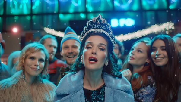 Звезда Дикого ангела Наталия Орейро сняла клип в снежной России — видео - Sputnik Кыргызстан