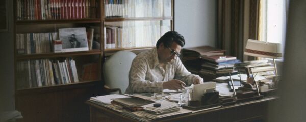 Народный писатель Киргизской ССР Чингиз Айтматов - Sputnik Кыргызстан