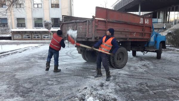 Очистка улиц Бишкека от снега - Sputnik Кыргызстан