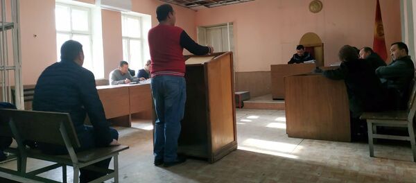 Суд по делу милиционера, обвиняемый в совершении ДТП с участием дочери Орзубека Назарова - Sputnik Кыргызстан