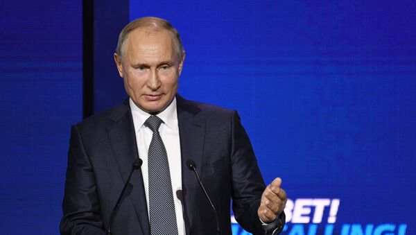 Президент РФ В. Путин посетил инвестиционный форум ВТБ Капитал Россия зовёт! - Sputnik Кыргызстан