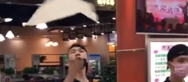 Шумдук! Кытайлыктардын көчөдө тамак жасаган видеосу - Sputnik Кыргызстан