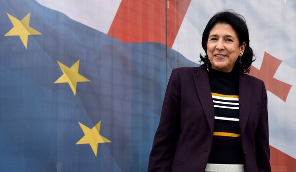 Жээнбековдон Трампка чейин... Дүйнөдөгү президенттер канча айлык алышат - Sputnik Кыргызстан