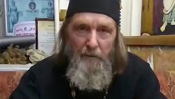 Священник читает отрывок из произведения Айтматова — видео - Sputnik Кыргызстан