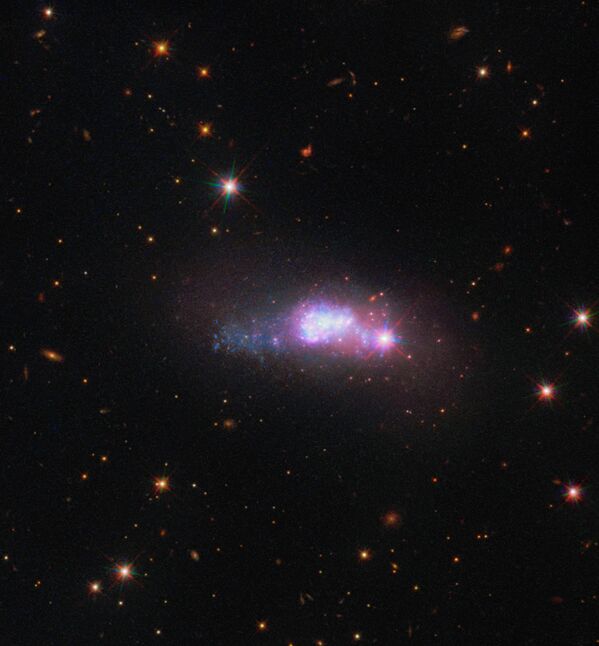 Карликовая галактика ESO 338-4, которая находится в созвездии Южной Короны - Sputnik Кыргызстан