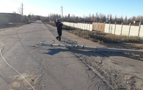 Последствия сильного ветра в Караколе - Sputnik Кыргызстан